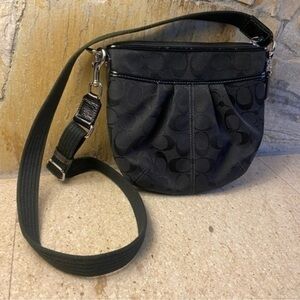 Signature Coach crossbody bag - the perfect classic purse for any closet♥️